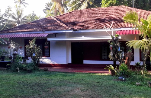 Kamburugamuwa House | ship house offers easy beach access and nearby train stations.