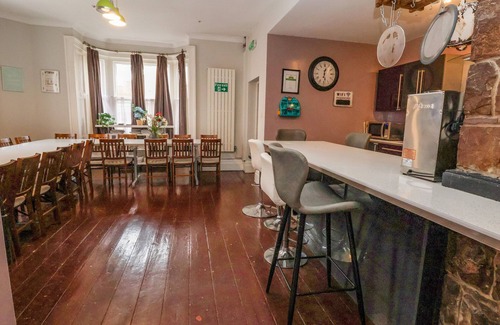 Old Colwyn Cottage | SHIP INN, pet friendly, character holiday cottage in Old Colwyn