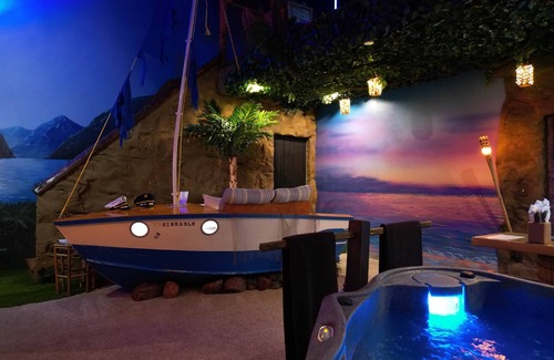 Villa Rica Cabin | Shipwrecked-VERY COOL couple's ATL area theme suite!