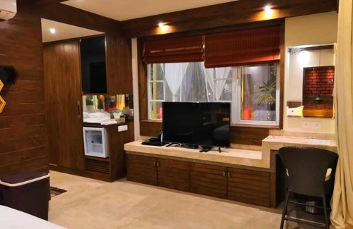 Sinquerim House | Shivers Oasis Delux Luxury Suite 1 (5 Mins From Candolim Beach)