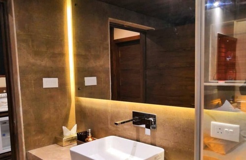 Sinquerim House | Shivers Oasis Super Delux Luxury Suite 1 (5mins away from the beach)