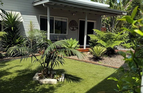 Shoal Bay Cottage | Shoaly House Cottage - A charming coastal escape