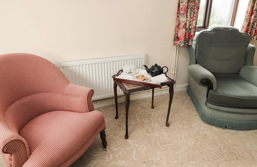 Loppington House | SHOOTER'S LODGE, pet friendly, with open fire in Wem