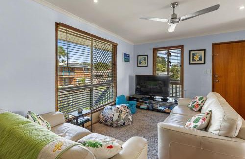 Tin Can Bay House | Shore beats work!