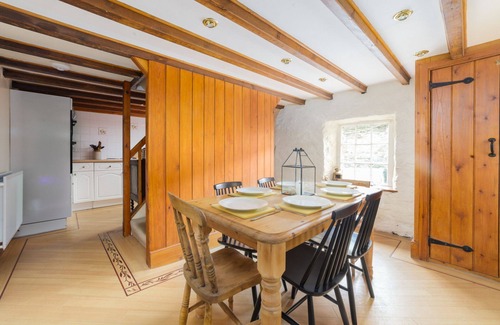 Laxey Cottage | Shore Cottage - a holiday cottage that sleeps 6 guests in 3 bedrooms