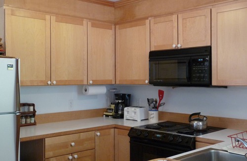 Northeast Harbor Apartment | Shorefront Apartment attached to cottage with OCEAN VIEWS, close to Acadia