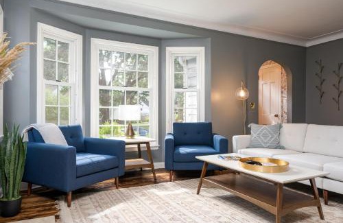 Robbinsdale House | Shoreline Villa