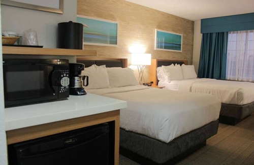 Anaheim Resort Hotel | Short Distance From The Well-Known Sites! Near Disneyland Park, w/Outdoor Pool