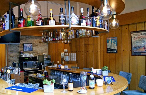 Brielle Hotel | Short Drive to Beach! Free Breakfast and Parking, Close to Brielse Meer!