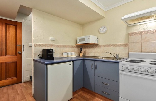 Newnham Apartment | Short drive to the Launceston CBD