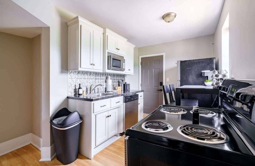 Victorian Village House | Short North – Pets – Convention – Private Parking