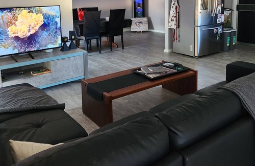 Griffith House | Short term stay perfect for the business travellernPet friendlyn