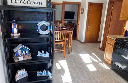 Bass River House | Short Walk to Beaches, Restaurants, and Fun. Onsite Putting Green. Sleeps 6-12.