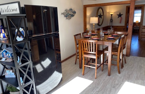 Bass River House | Short Walk to Beaches, Restaurants, and Fun. Onsite Putting Green. Sleeps 6-12.
