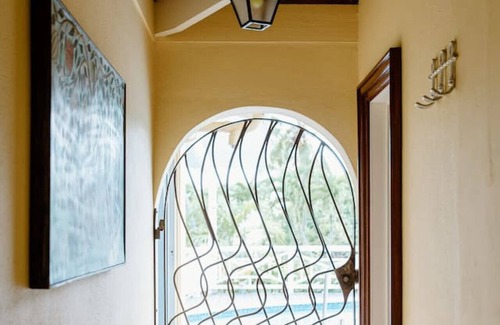 Testman House | Shoys Beach House - 5 bedroom villa on the Beach!