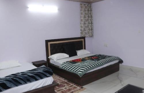 Didihat Hotel | Shri Anand Hotel Berinag Shahgram with Parking included