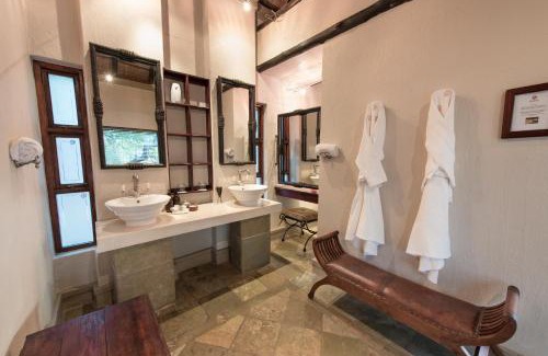 Thorny Bush Game Reserve Cabin | Shumbalala Game Lodge