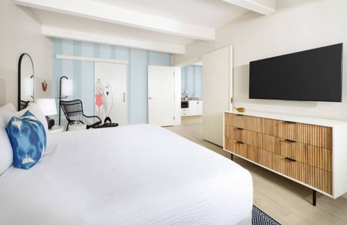 New Town House | Shuttle to Town, Stay for the Party, Poolside Fun | Key West’s New Hot Spot