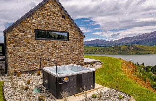 Lake Hayes House | Sicilian Luxury Retreat Main House and Loft