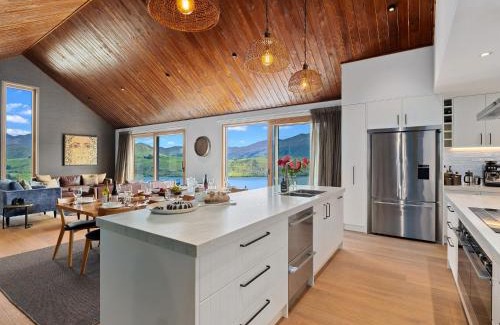 Lake Hayes House | Sicilian Luxury Retreat Main House and Loft