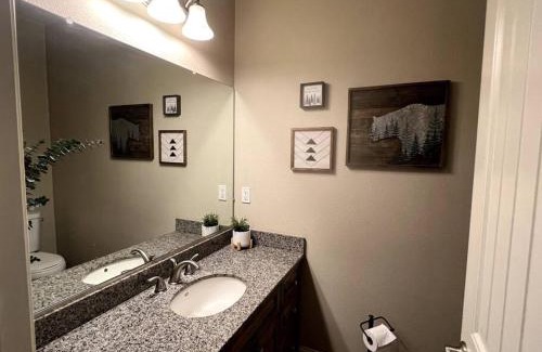 Ahwahnee House | Sierra Summer House by Yosemite