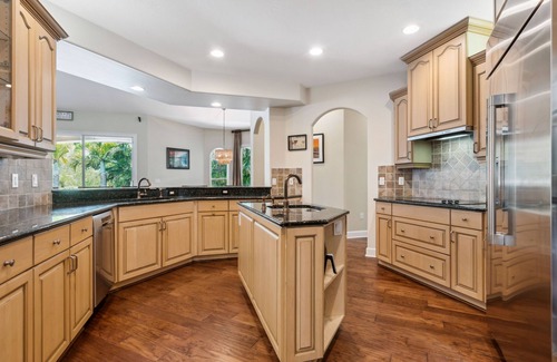 Bay Isle House | Siesta Key Pool Palace - Walk to Beach