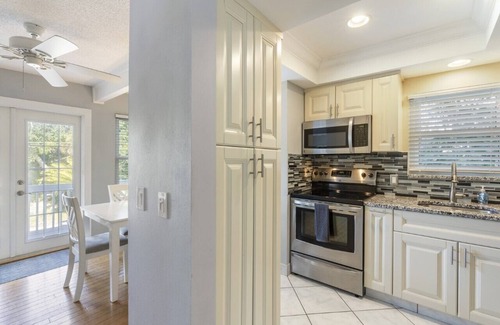 Bay Isle House | Siesta Key Vacation Property W/Heated Pool and Beach Access