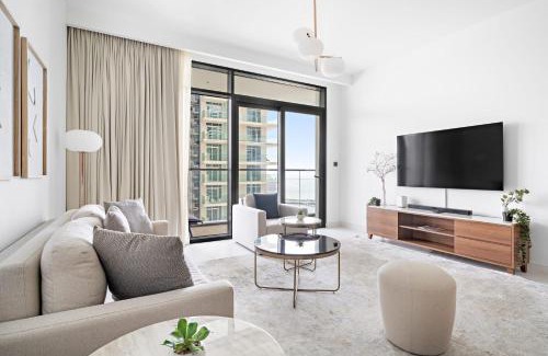 Dubai Marina Apartment | Silkhaus Sea and City View 1BDR in Marina Vista