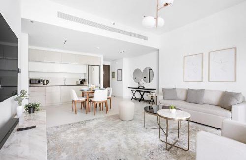 Dubai Marina Apartment | Silkhaus Sea and City View 1BDR in Marina Vista
