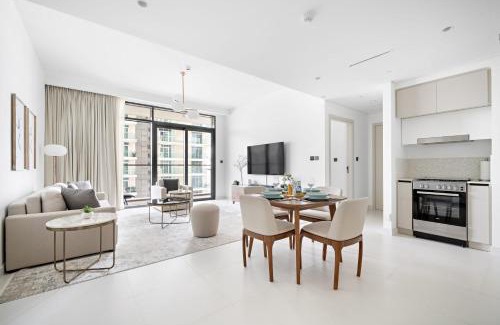 Dubai Marina Apartment | Silkhaus Sea and City View 1BDR in Marina Vista