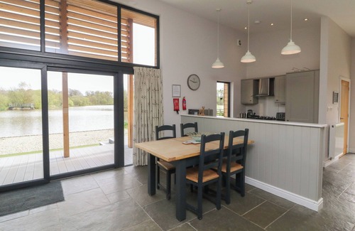 Bridgetown Cottage | SILVER BIRCH, pet friendly, with hot tub in Dolton