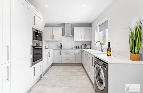 Ashby-de-la-Zouch House | Silver Stag, Glamorous 5 BR House