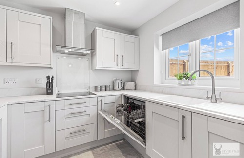 Ashby-de-la-Zouch House | Silver Stag, Glamorous 5 BR House