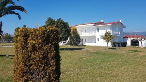 Stylida House | Silver Villa Raches, Sky