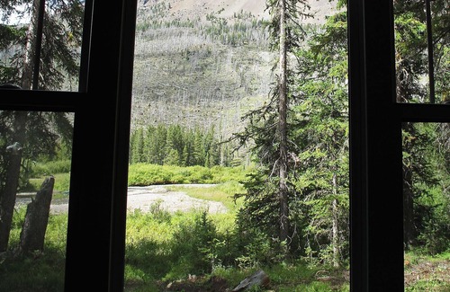 Silver Gate Cabin | Silver Willows Sarva Cabin on 4 Acres by the Creek