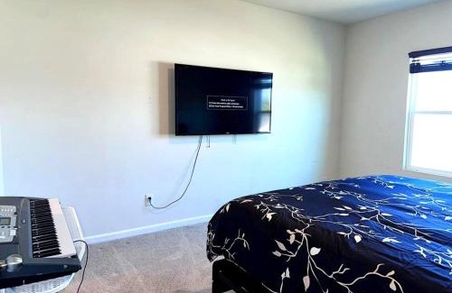 Southeast Raleigh Villa | Simple Elegant Single Family Home DT Raleigh