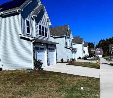 Southeast Raleigh Villa | Simple Elegant Single Family Home DT Raleigh