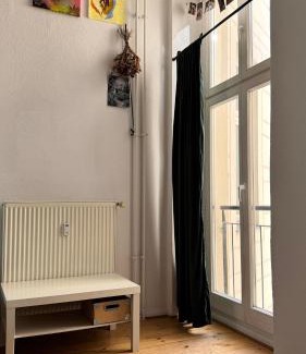 Mitte Apartment | Simple Room Berlin Mitte Artist and LGBTQ friendly
