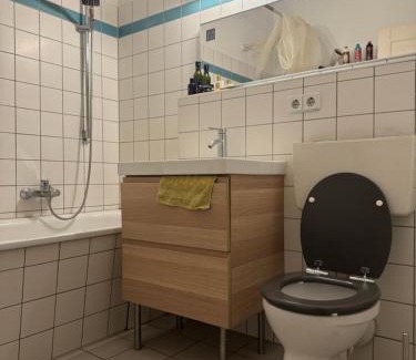 Mitte Apartment | Simple Room Berlin Mitte Artist and LGBTQ friendly