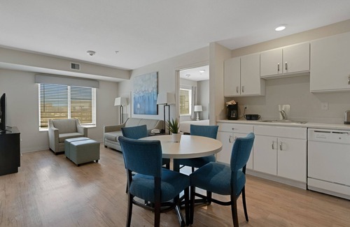 Far North Central Apartment | Simplicity At the Rim 1304 I Comfy 2 Bed 2 Bath