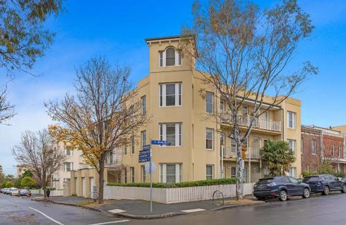 Kensington House | Simply Kensington by Ready Set Stay