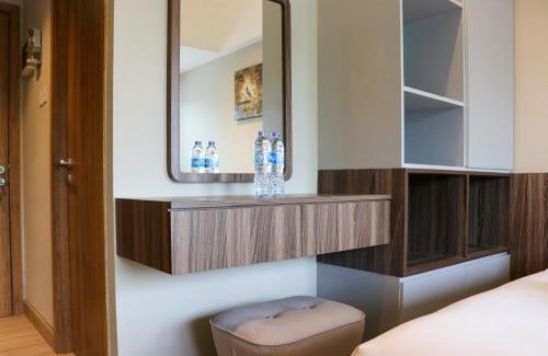 Duren Sawit Apartment | Simply Look Studio Room Gateway Park LRT City Jatibening Apartment By Travelio