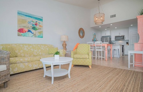 Harbor Oaks Condo | Simply Wonderful | Bayview | Pier | Pools |by Rose