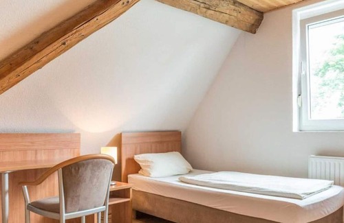 Geislingen an der Steige Apartment | Single room with shower or bath and toilet