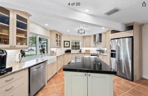 Willoughby Acres House | Single house with a heated pool in North Naples