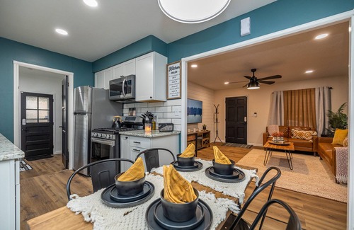 Cleveland House | Single level, close to airport, WiFi, pet friendly