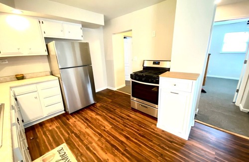 North Versailles House | Single level that sleeps 5 guests