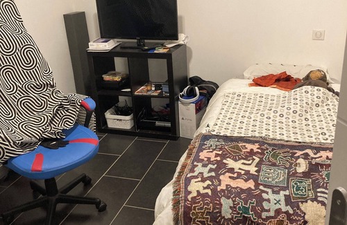 Castelmoron-sur-Lot Bed & Breakfast | Single-storey guest room with garden and shed double-glazed auto shutters