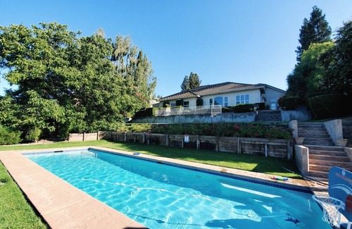 Lockeford House | Sip, Swim, Sleep Soak,Escape! Lodi wineries minutes away