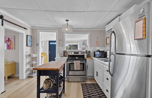 Colchester Cottage | Sippin' & Stylin' in Wine Country!